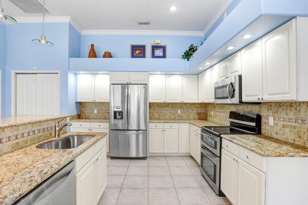 For Sale: $975,000 (4 beds, 3 baths, 2835 Square Feet)