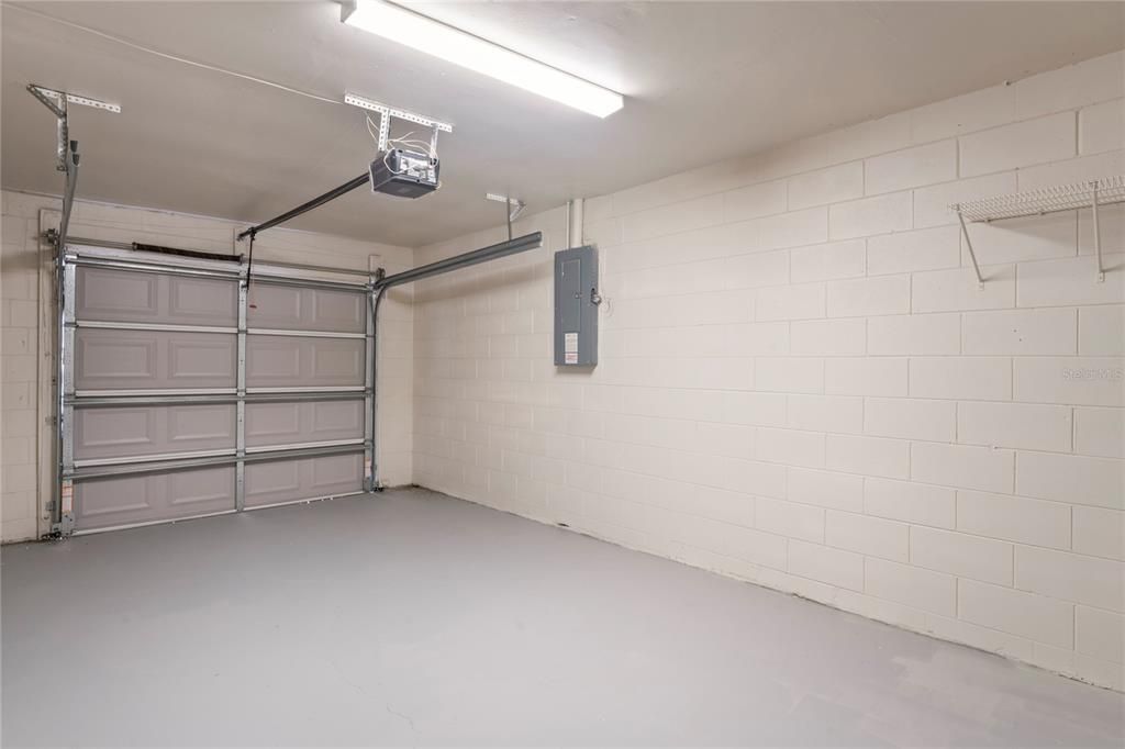 Active With Contract: $375,000 (3 beds, 2 baths, 1184 Square Feet)