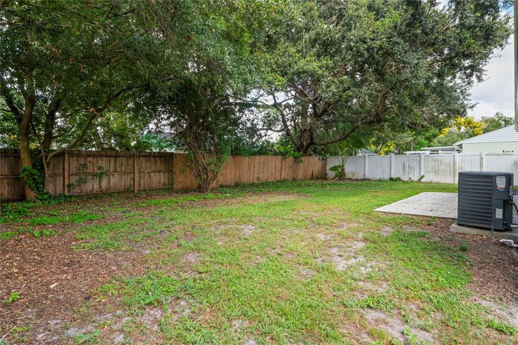 Active With Contract: $375,000 (3 beds, 2 baths, 1184 Square Feet)