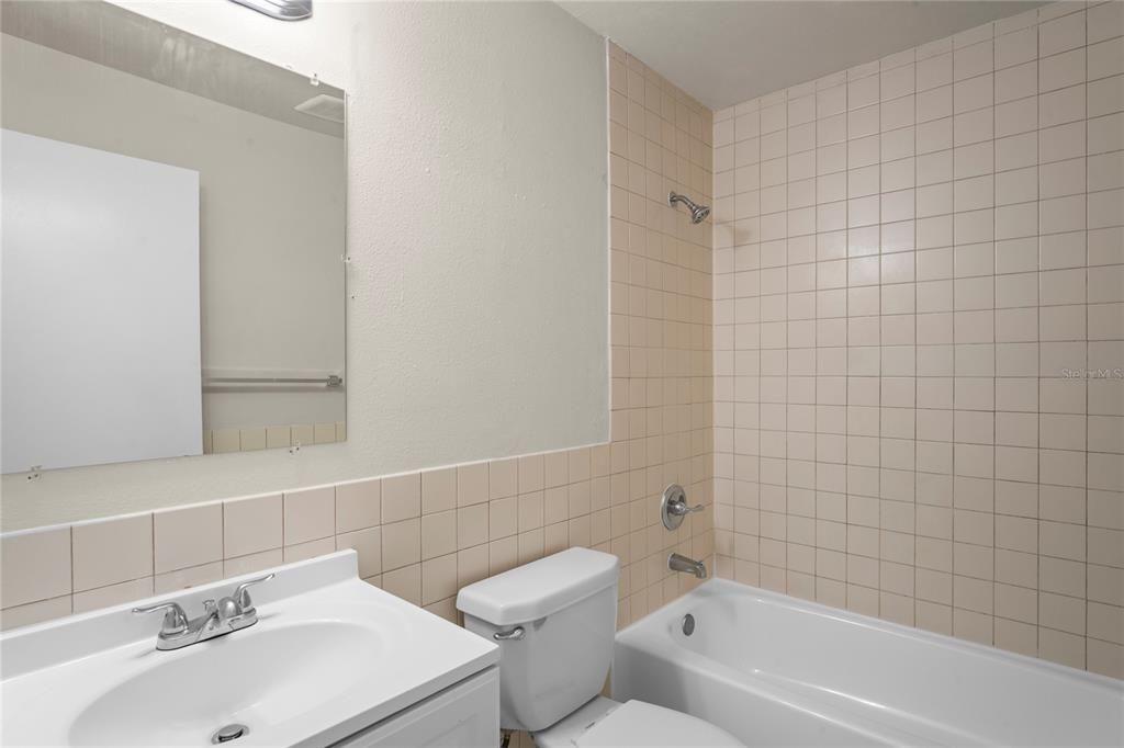 Active With Contract: $375,000 (3 beds, 2 baths, 1184 Square Feet)