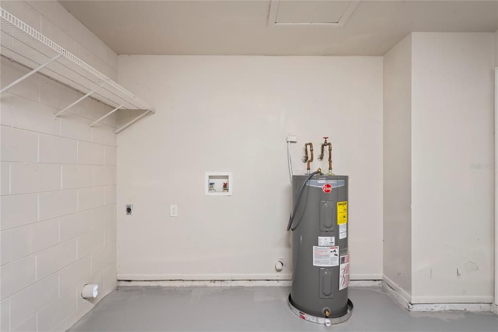 Active With Contract: $375,000 (3 beds, 2 baths, 1184 Square Feet)