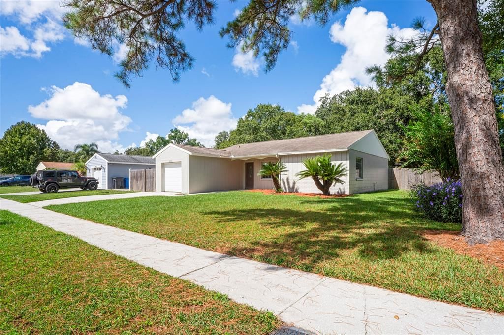 Active With Contract: $375,000 (3 beds, 2 baths, 1184 Square Feet)