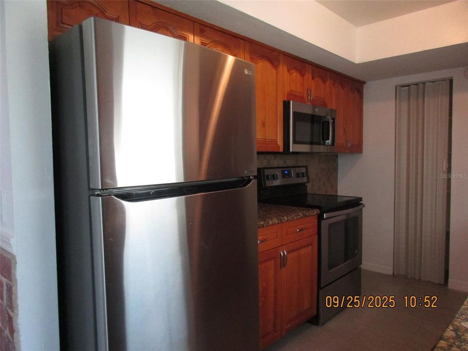 Под контрактом: $1,750 (3 спален, 2 ванн, 1073 Квадратных фут)