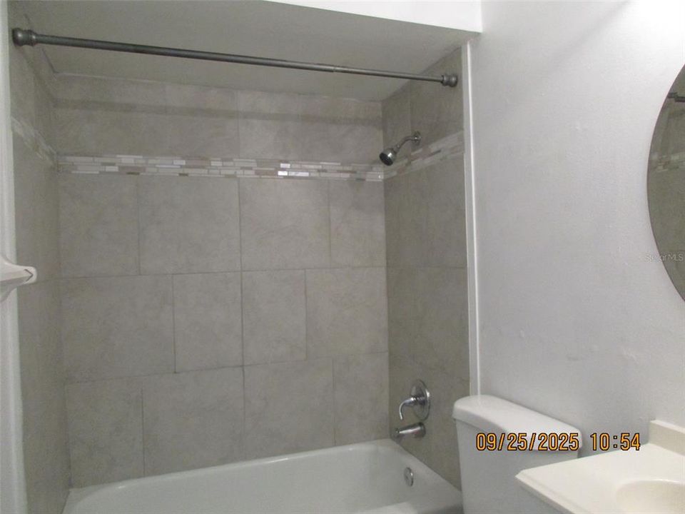 Под контрактом: $1,750 (3 спален, 2 ванн, 1073 Квадратных фут)