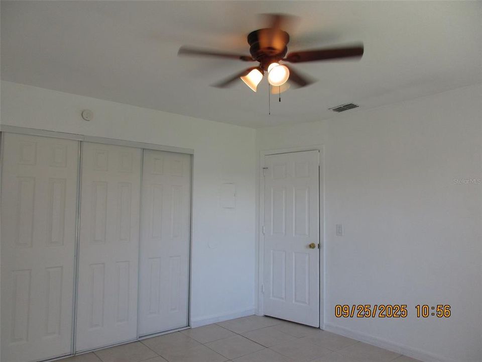 Под контрактом: $1,750 (3 спален, 2 ванн, 1073 Квадратных фут)