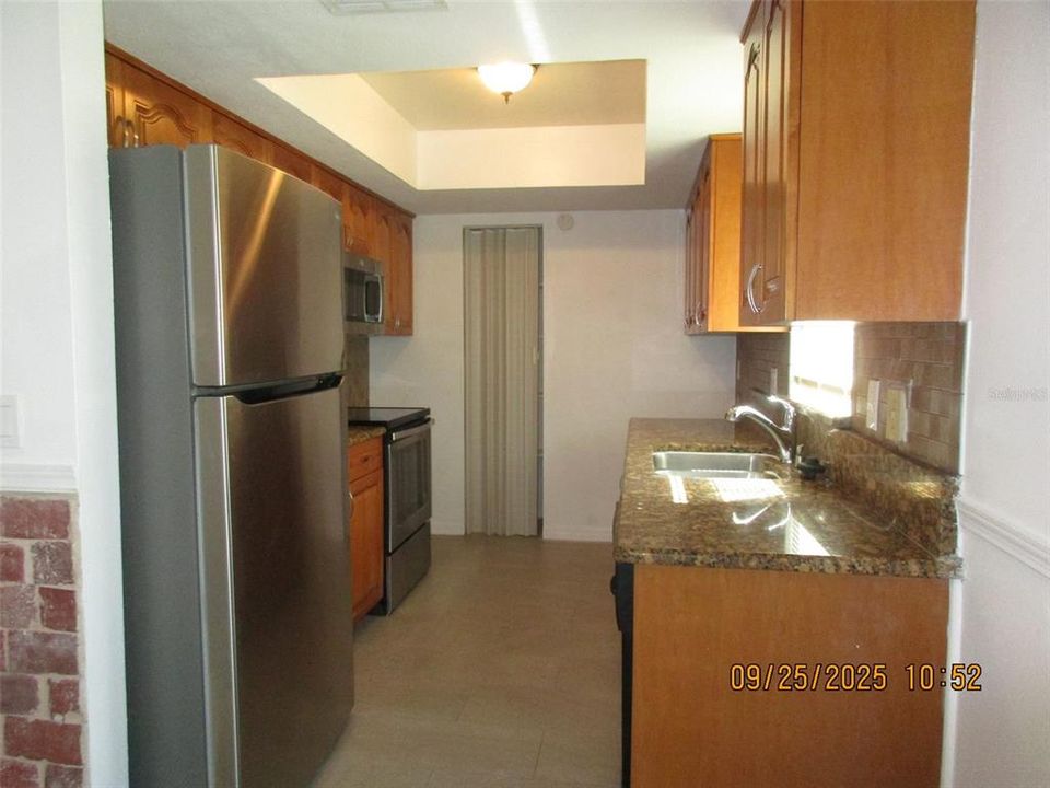 Под контрактом: $1,750 (3 спален, 2 ванн, 1073 Квадратных фут)