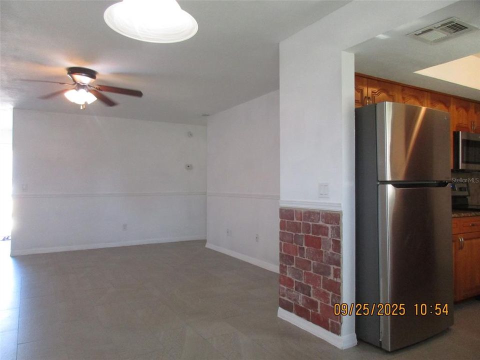 Под контрактом: $1,750 (3 спален, 2 ванн, 1073 Квадратных фут)