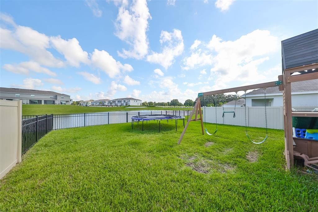 Activo con contrato: $341,990 (5 camas, 3 baños, 2522 Pies cuadrados)