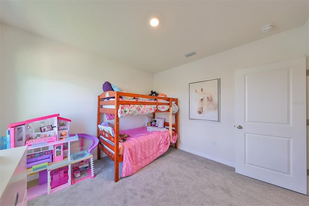 Activo con contrato: $341,990 (5 camas, 3 baños, 2522 Pies cuadrados)
