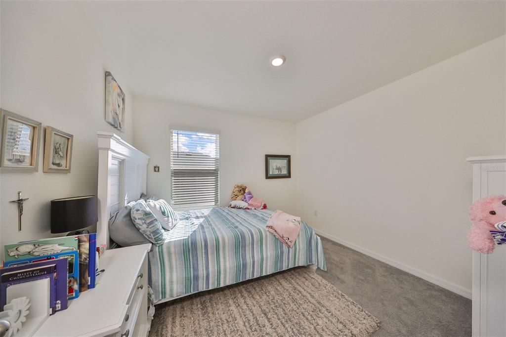 Activo con contrato: $341,990 (5 camas, 3 baños, 2522 Pies cuadrados)