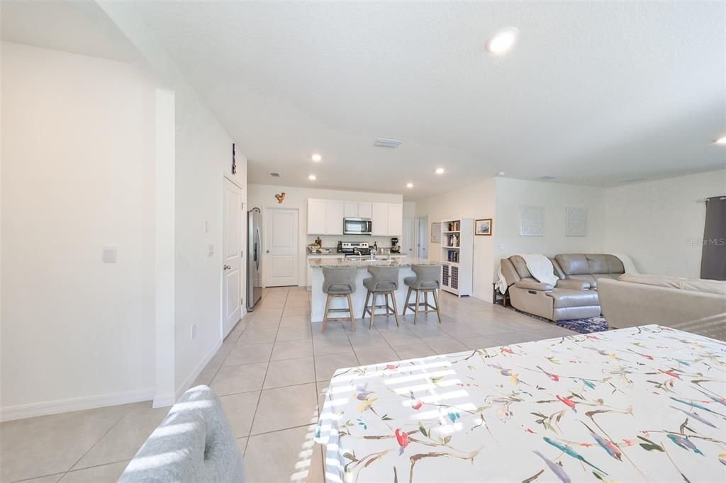 Activo con contrato: $341,990 (5 camas, 3 baños, 2522 Pies cuadrados)