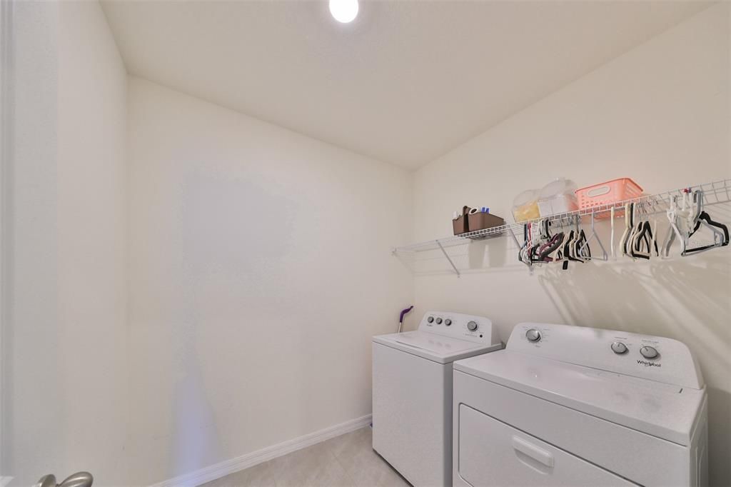 Activo con contrato: $341,990 (5 camas, 3 baños, 2522 Pies cuadrados)