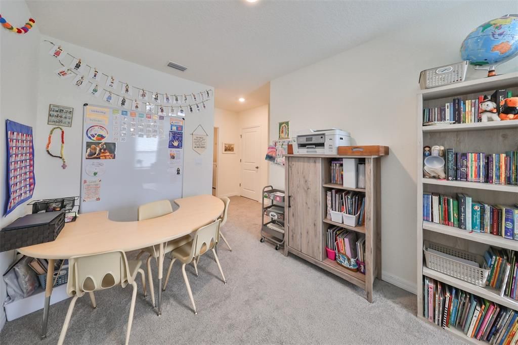 Activo con contrato: $341,990 (5 camas, 3 baños, 2522 Pies cuadrados)
