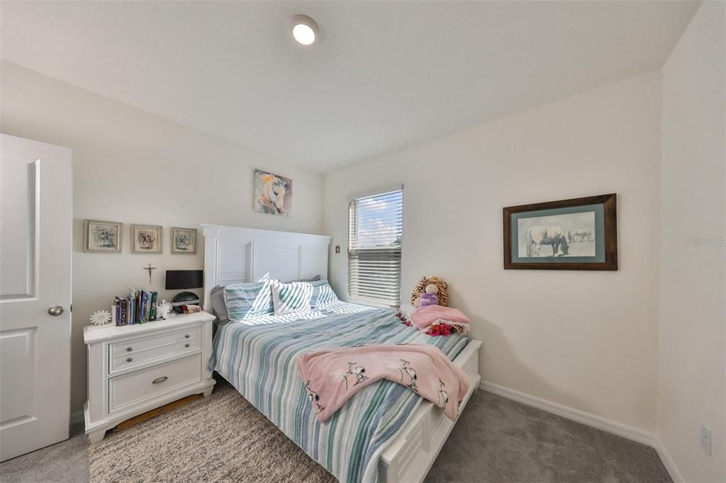 Activo con contrato: $341,990 (5 camas, 3 baños, 2522 Pies cuadrados)