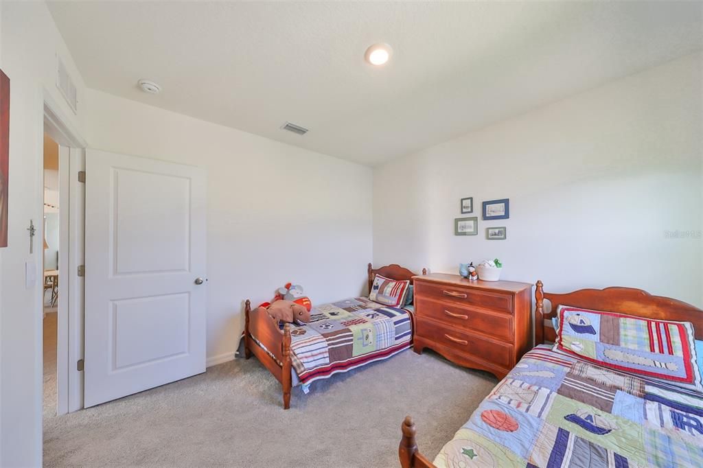Activo con contrato: $341,990 (5 camas, 3 baños, 2522 Pies cuadrados)