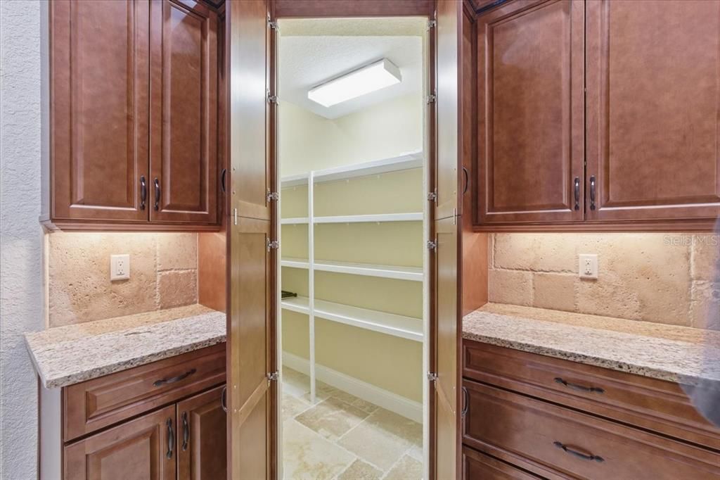 En Renta: $5,700 (3 camas, 3 baños, 3066 Pies cuadrados)