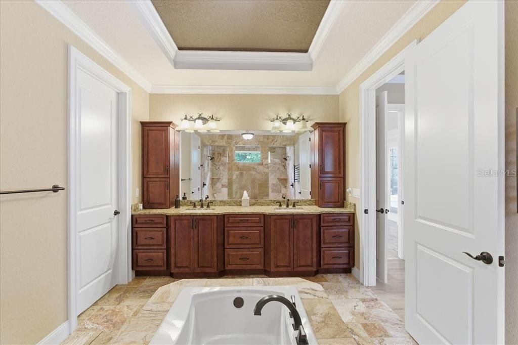 En Renta: $5,700 (3 camas, 3 baños, 3066 Pies cuadrados)