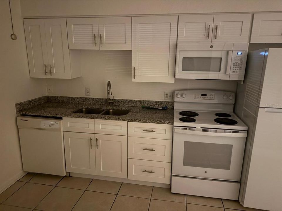 For Sale: $130,000 (2 beds, 1 baths, 784 Square Feet)