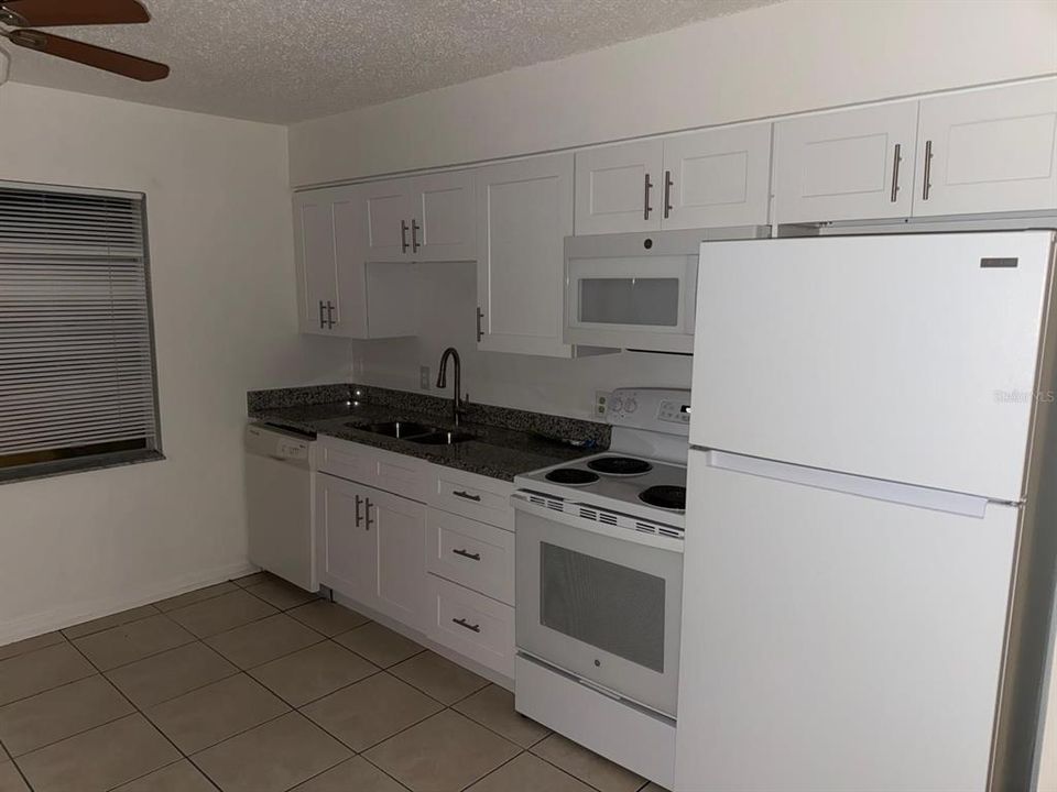 For Sale: $130,000 (2 beds, 1 baths, 784 Square Feet)