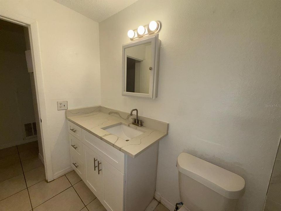 For Sale: $130,000 (2 beds, 1 baths, 784 Square Feet)