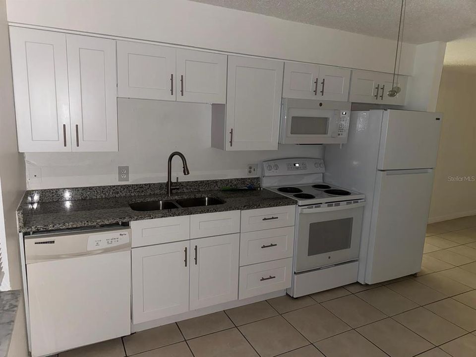 For Sale: $130,000 (2 beds, 1 baths, 784 Square Feet)
