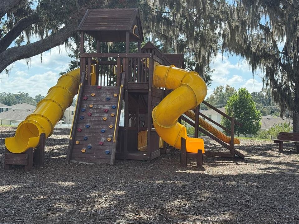 For Sale: $310,000 (3 beds, 2 baths, 1516 Square Feet)