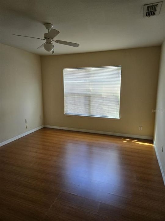 Под контрактом: $170,000 (2 спален, 2 ванн, 1181 Квадратных фут)