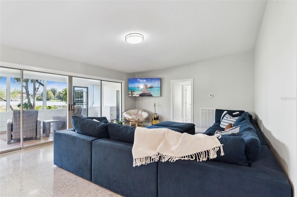 For Sale: $750,000 (5 beds, 3 baths, 2948 Square Feet)