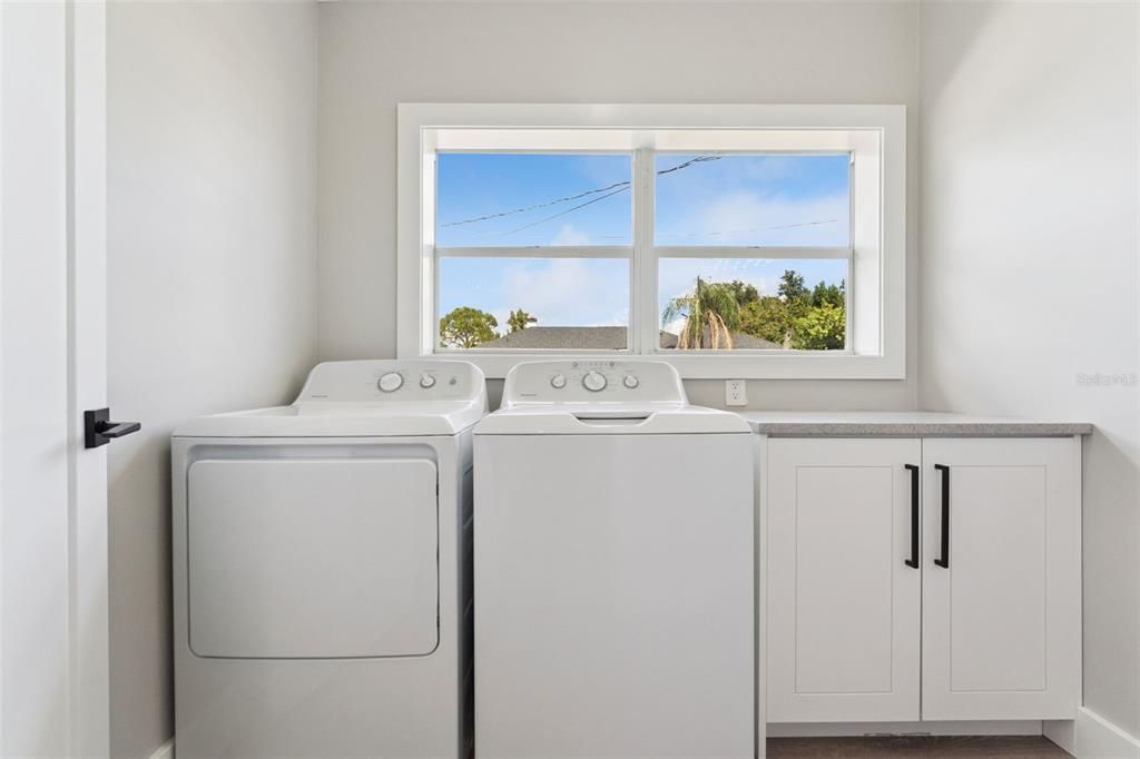 For Sale: $750,000 (5 beds, 3 baths, 2948 Square Feet)