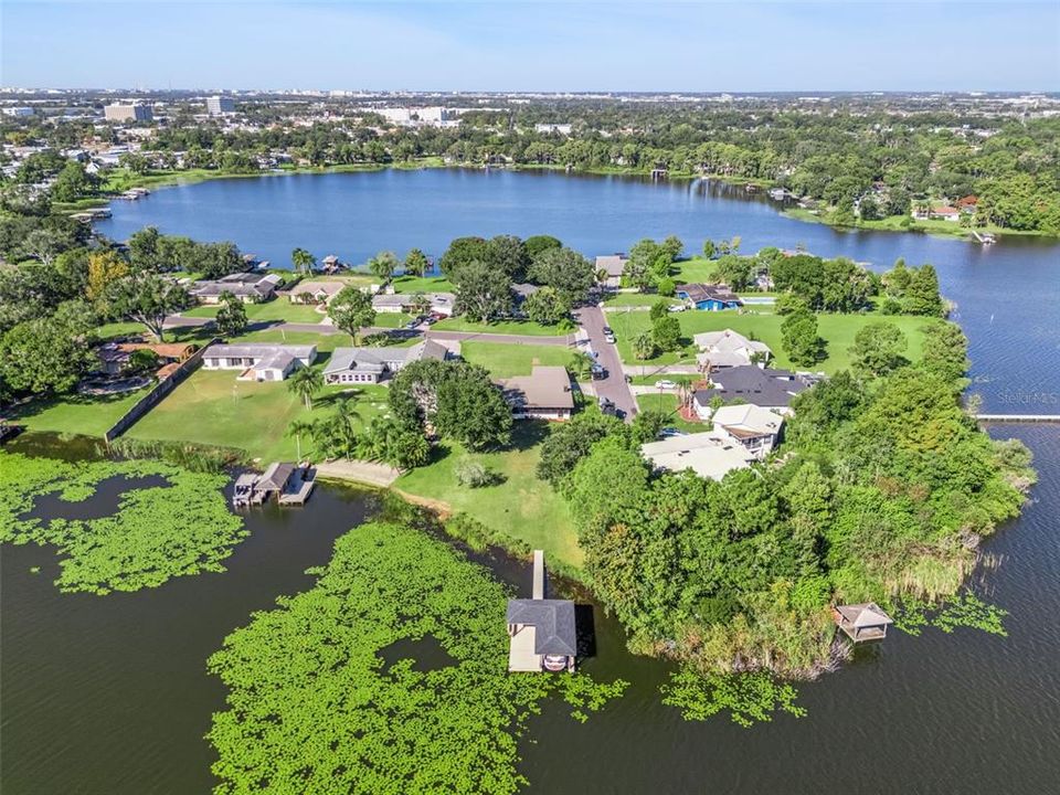 For Sale: $750,000 (5 beds, 3 baths, 2948 Square Feet)