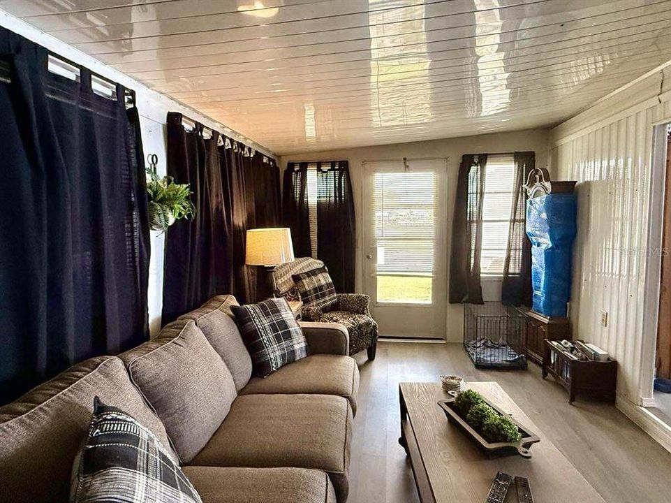 待售: $110,000 (2 贝兹, 1 浴室, 672 平方英尺)