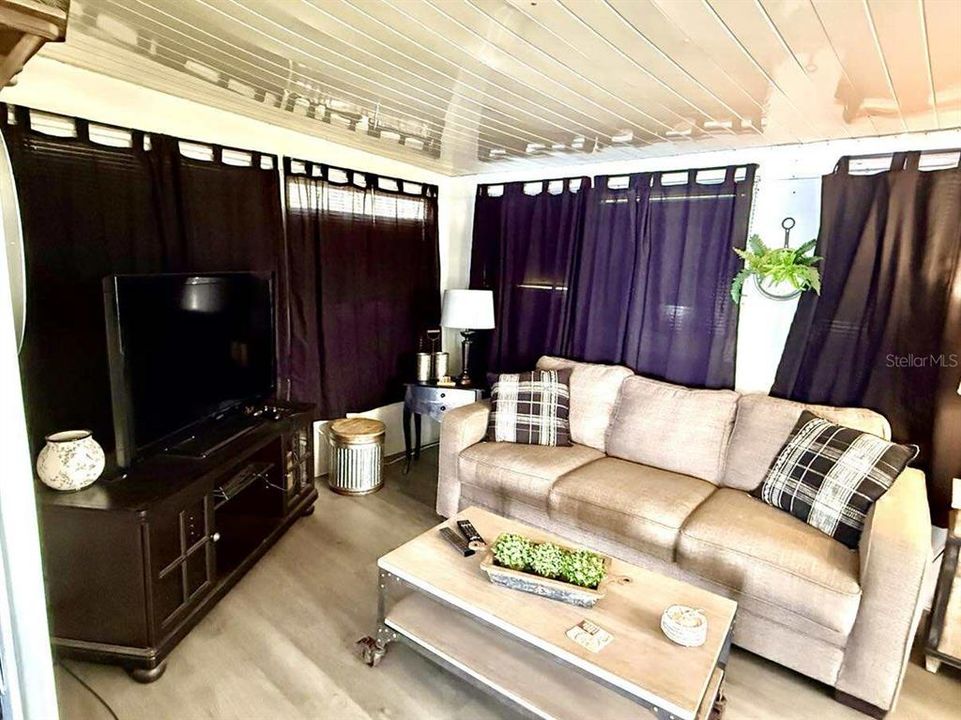 待售: $110,000 (2 贝兹, 1 浴室, 672 平方英尺)