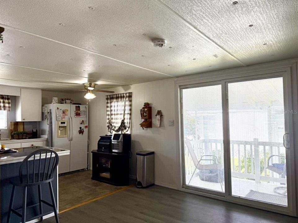 待售: $110,000 (2 贝兹, 1 浴室, 672 平方英尺)