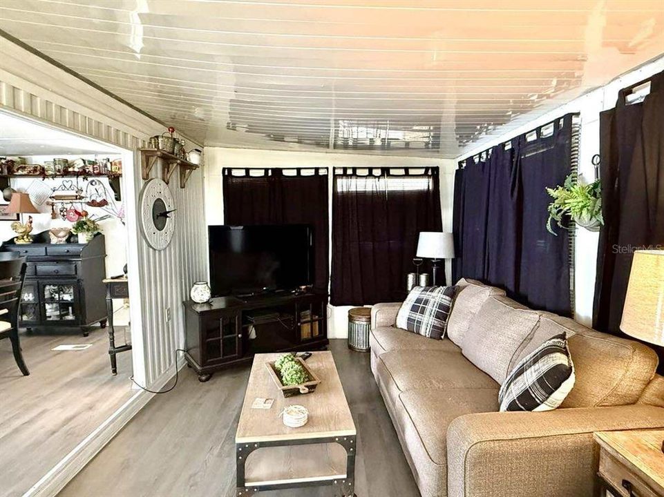 待售: $110,000 (2 贝兹, 1 浴室, 672 平方英尺)