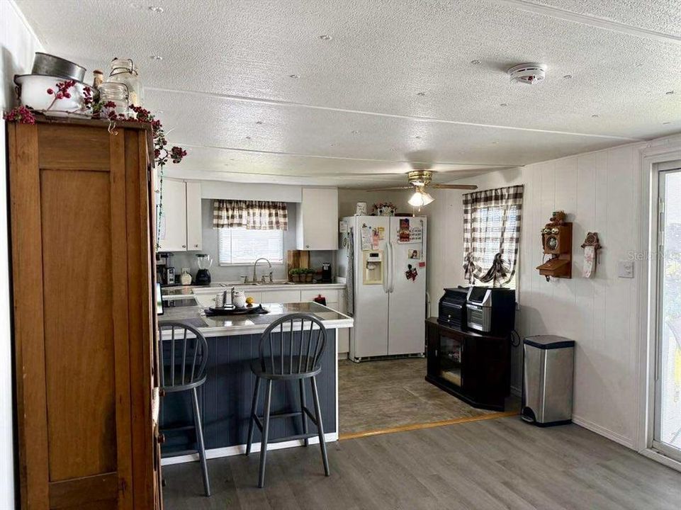 待售: $110,000 (2 贝兹, 1 浴室, 672 平方英尺)