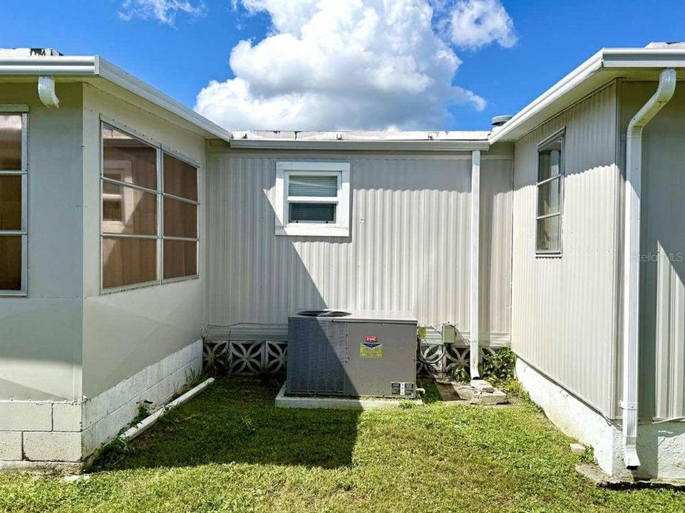 待售: $110,000 (2 贝兹, 1 浴室, 672 平方英尺)