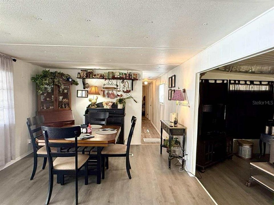 待售: $110,000 (2 贝兹, 1 浴室, 672 平方英尺)