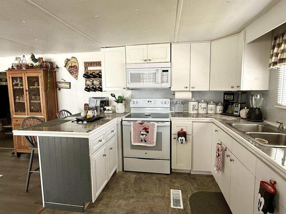 待售: $110,000 (2 贝兹, 1 浴室, 672 平方英尺)