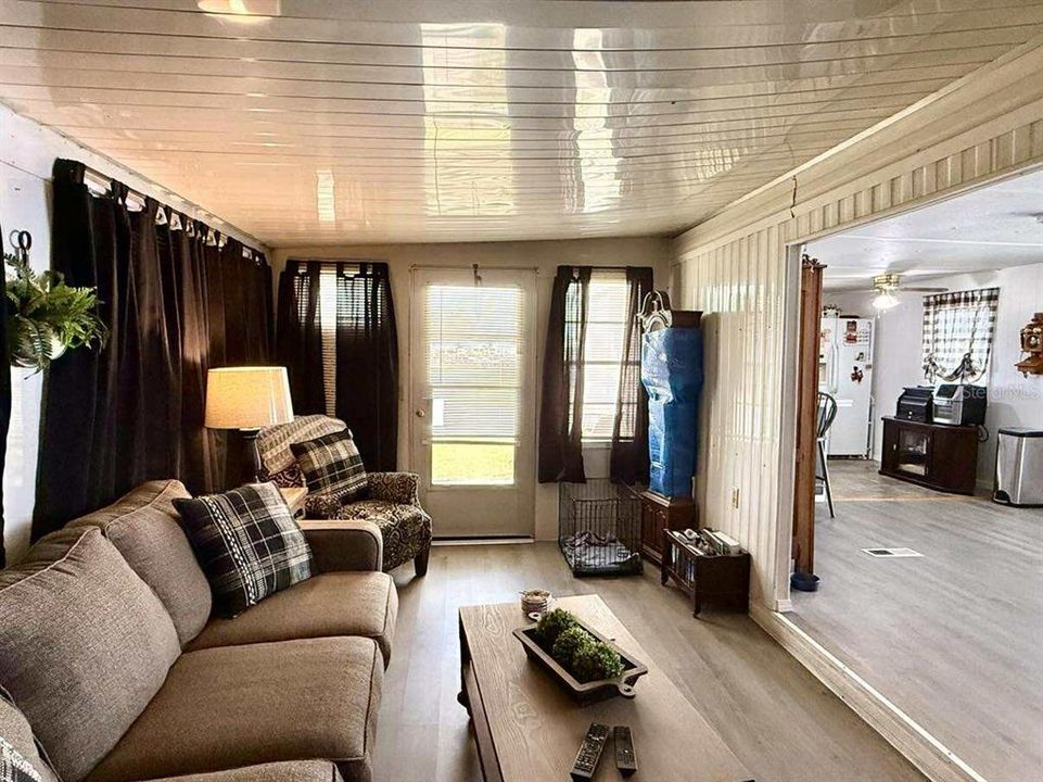 待售: $110,000 (2 贝兹, 1 浴室, 672 平方英尺)