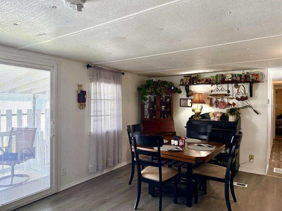 待售: $110,000 (2 贝兹, 1 浴室, 672 平方英尺)