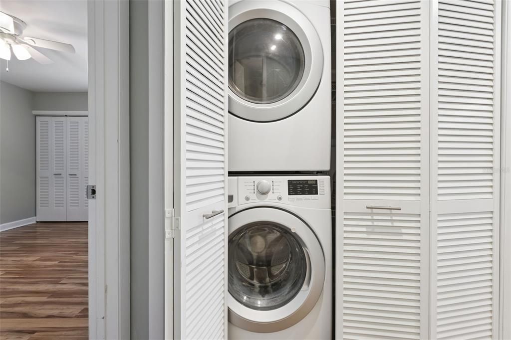 Active With Contract: $224,000 (2 beds, 2 baths, 1071 Square Feet)