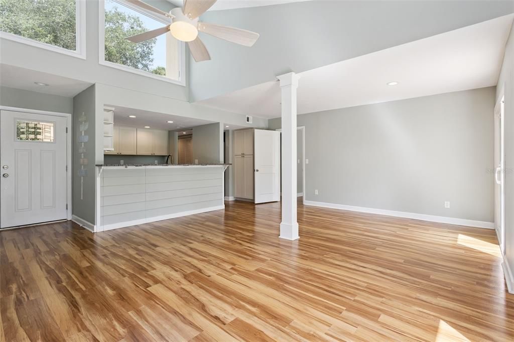 Active With Contract: $224,000 (2 beds, 2 baths, 1071 Square Feet)