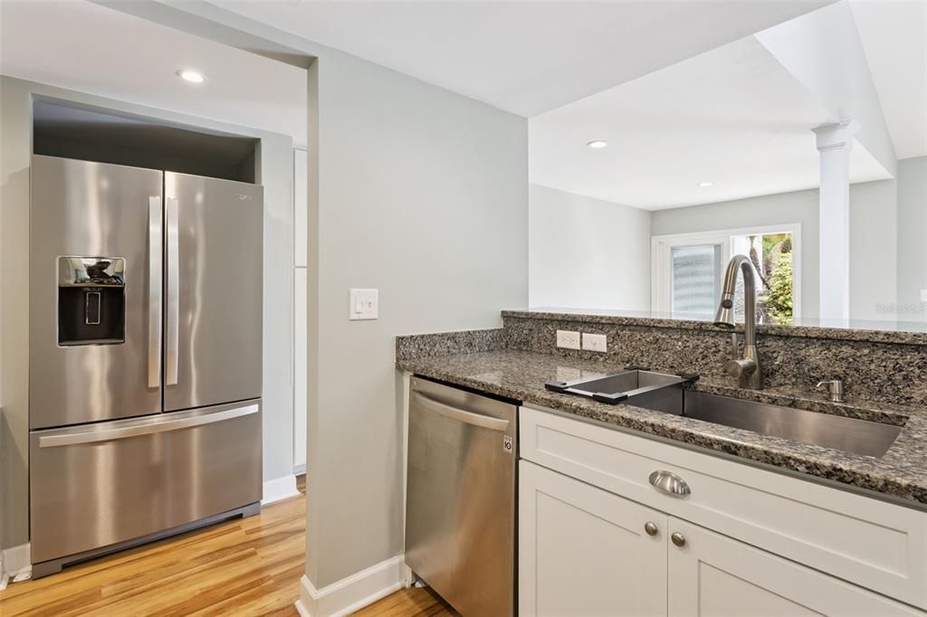 Active With Contract: $224,000 (2 beds, 2 baths, 1071 Square Feet)