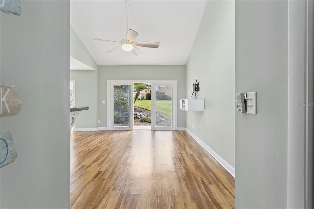 Active With Contract: $224,000 (2 beds, 2 baths, 1071 Square Feet)