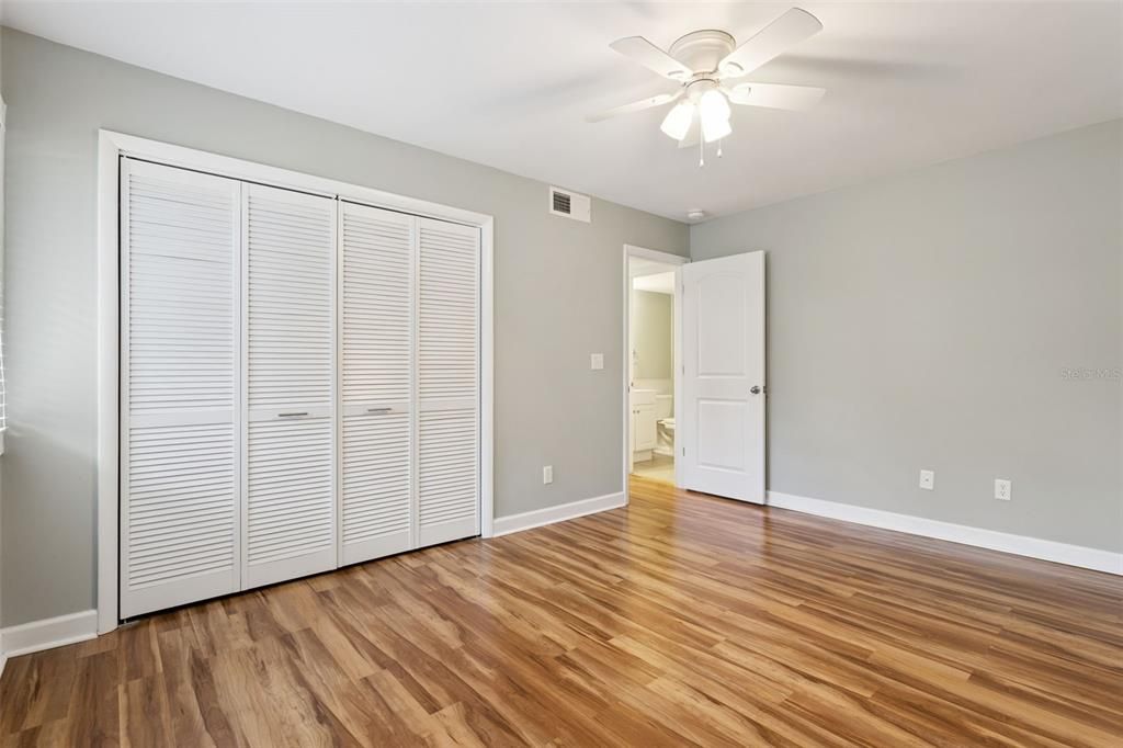 Active With Contract: $224,000 (2 beds, 2 baths, 1071 Square Feet)