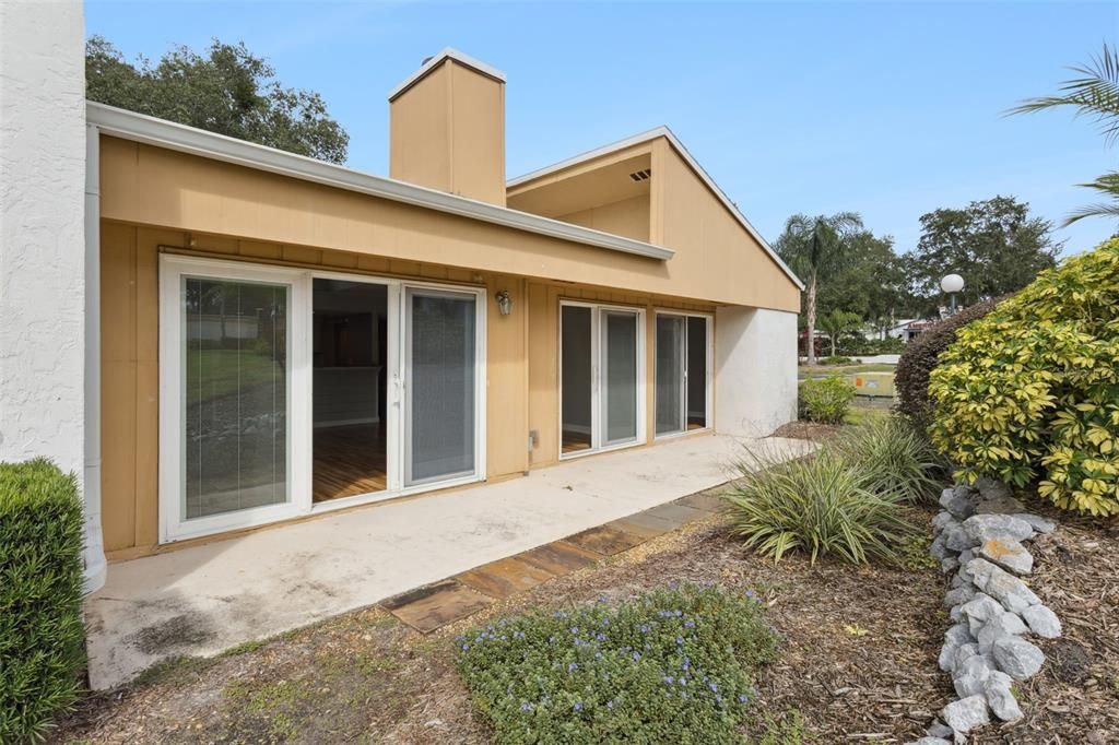 Active With Contract: $224,000 (2 beds, 2 baths, 1071 Square Feet)