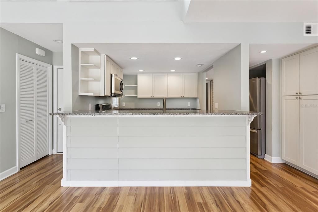 Active With Contract: $224,000 (2 beds, 2 baths, 1071 Square Feet)