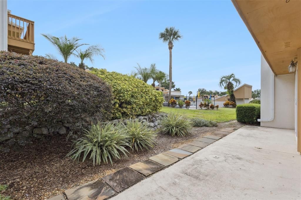 Active With Contract: $224,000 (2 beds, 2 baths, 1071 Square Feet)