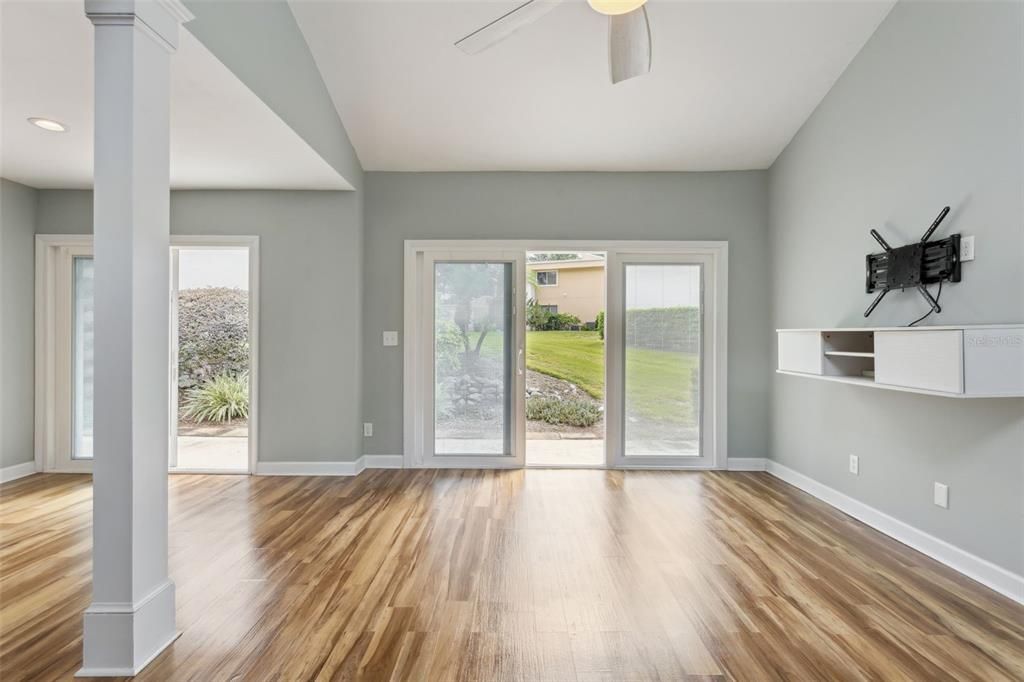 Active With Contract: $224,000 (2 beds, 2 baths, 1071 Square Feet)