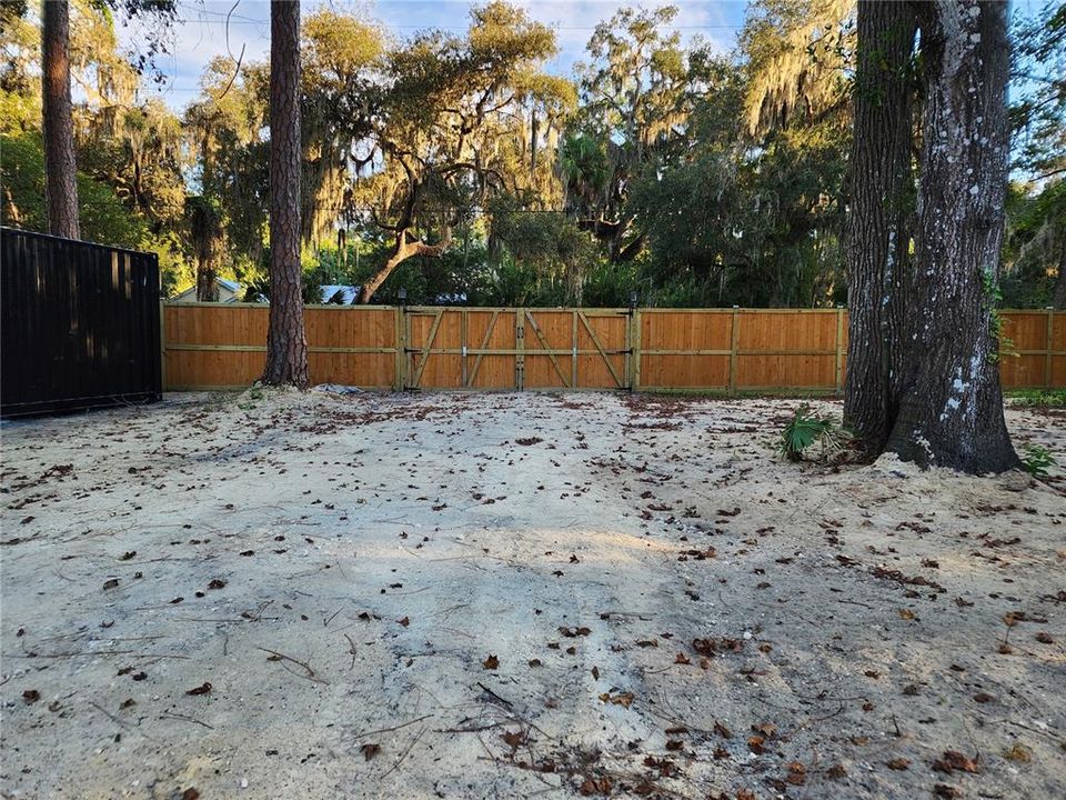 待售: $145,000 (0.43 acres)